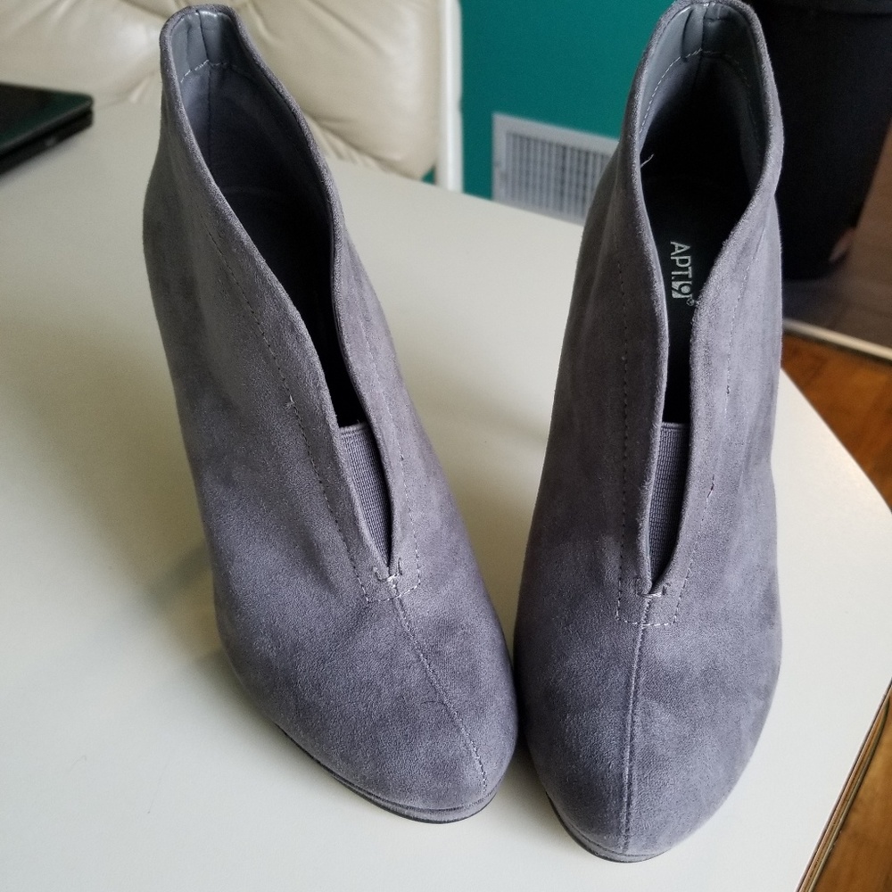 Heels - Picture 2 of 3